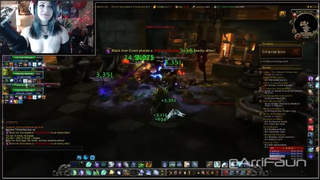Сучка-геймер из World of Warcraft делает все возможное